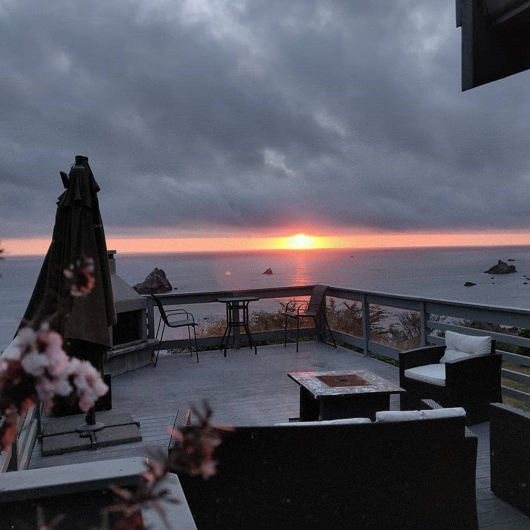 Awesome sunset off the viewing deck, in one of Sea Lion Rock Vacation Rental's common areas.